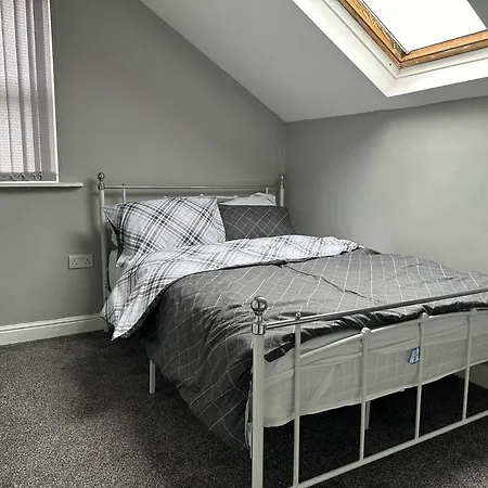 Mount 3 Bed Close To City Centre Apartment