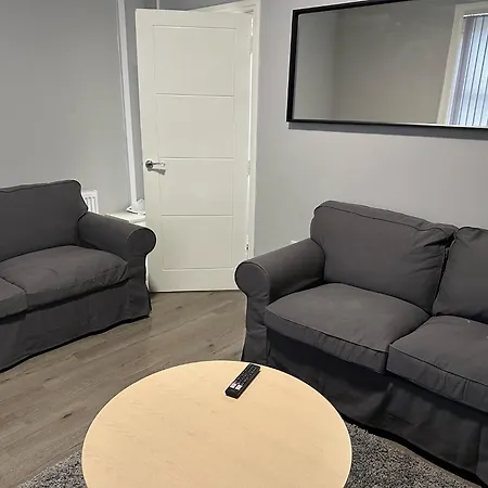 Mount 3 Bed Close To City Centre Apartment