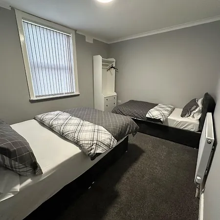 Mount 3 Bed Close To City Centre Apartment